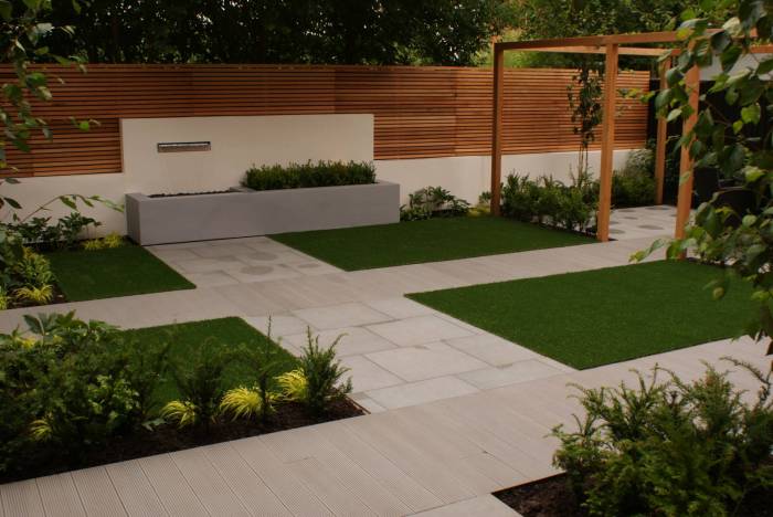 Classic garden for narrow spaces